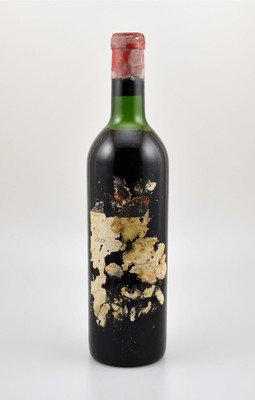 1 Flasche 1959 Chateau Mouton Rothschild, Pauillac, Premier Grand Cru Classe, Füllstand: ca. uppper mid shoulder, Etikett sehr stark besch., ...