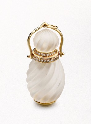 Anhänger "Parfumflakon" mit Bergkristall und Diamanten, GG 750/000, Korpus und Deckel aus Bergkristall, geschn. u. geschl., sat., ...