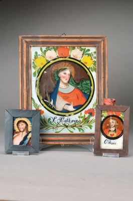 Drei Hinterglas-/ Heiligenbilder, Rumänien, Ende 19. Jh., zwei kleinere Jesus- Darstellungen ca. 10.3x 8.5/12.5/8.5 cm und Hl. Katharina, ca. 28.5 x ...