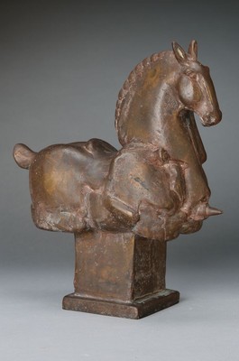 Gernot Rumpf, geb. 1941 Kaiserslautern, Pferd in Rüstung, signiert und num. 16/25, ca. 34 x 30 cm, Gießerstempel