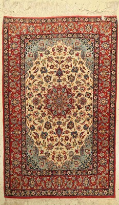 Esfahan fein, Persien, ca. 50 Jahre, Korkwolle mit Seide, ca. 168 x 106 cm, EHZ: 3(Mottenfraß)