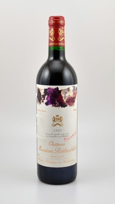 1 Flasche 1992 Chateau Mouton Rothschild, Pauillac, Premier Grand Cru Classe, ca. 75 cl,12,5 % Vol., Füllstand: into neck, unverkostet, ...