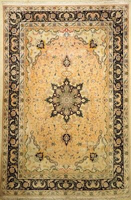 Täbriz "Part-Silk" alt, Persien (50 RAJ), ca. 40 Jahre, Korkwolle mit Seide, ca. 368 x 244 cm, neue Fransen, EHZ: 2-3 (gleichmäßig ...
