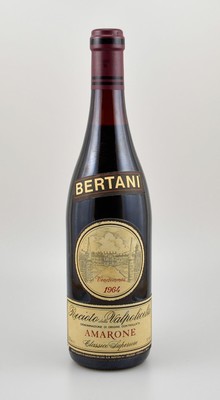 1 Flasche 1964 Bertani Amarone Recioto della Valpolicella Classico, ca. 75 cl, 15 % Vol., Abstand zwischen Kapsel und Wein: ca. 3 cm, guter ...