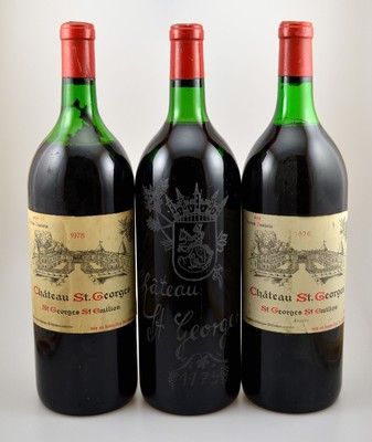3 Magnumflaschen Chateau St. Georges, St. Georges St. Emilion, Jahrgänge: 1975, 1976 1978, je ca. 150 cl, Etiketten z.T. beschmutzt, eine Flasche ...