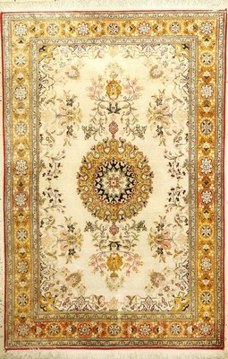 Seiden Ghom fein, Persien, ca. 30 Jahre, reine Naturseide, ca. 151 x 102 cm, antique-washed, EHZ: 2