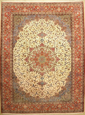 Großer Esfahan fein, Persien, ca. 30 Jahre,Korkwolle mit und auf Seide, ca. 400 x 301 cm,EHZ: 2 (gleichmäßig verblaßt).