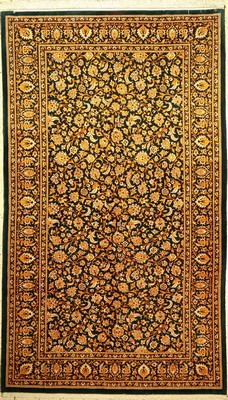 Grüner feiner Ghom "Mohammadi Panah" (Signiert) (Auf Seidenkette), Persien, ca. 20 Jahre alt, Korkwolle auf Seide, ca. 263 x 153 cm, EHZ: ...