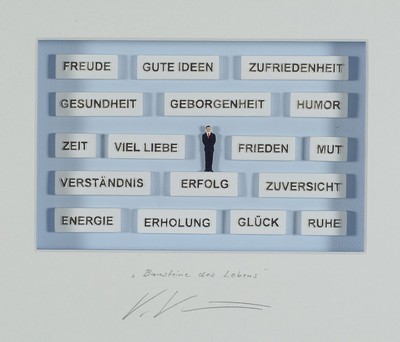 Volker Kühn, geb. 1948 in Neuenkirchen bei Bremen, zwei Objektkästen: a. Ein unvergesslicher Abend, num. 1/50, ca. 51 x 42 cm und b. Bausteine des ...