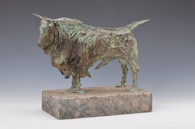 Thomas Duttenhoefer, geb. 1950 Speyer, Stier, Bronzeskulptur auf Betonsockel, Monogrammiert, mit Sockel ca. 30x34 cm