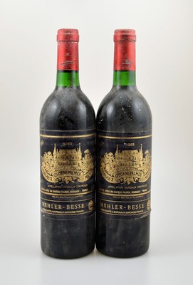 2 Flaschen 1983 Chateau Palmer, Margaux, je ca. 75 cl, Füllstände: je top shoulder, Kapseln l. besch., unverkostet, 98 Parker Punkte, Provenienz: ...