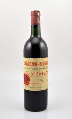 1 Flasche 1977 Chateau Figeac, Saint-Emilion, Premier Grand Cru Classe, ca. 75 cl, Füllstand: ca. top shoulder, Etikett beschmutzt, unverkostet