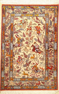 Seiden Ghom fein (The Hunting), Persien, ca. 15 Jahre alt, reine Naturseide. Dekorativer Seiden Ghom mit Jagdszenerie auf hellen Grund. Hochwertige ...