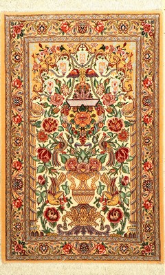 Esfahan fein (Paradies-Vasen Design), Persien, ca 15 Jahre alt, Korkwolle mit und auf Seide. Dekorativer Esfahan mit Säulen-Vasen Design, ca. 118 x ...