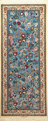 Himmelblauer Esfahan "Zangane" fein (Seidengrund) "Signiert", Persien, ca. 15 Jahre alt, Seide/Korkwolle auf Seide. Feiner ...