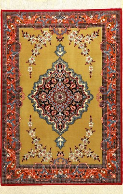Grüner Esfahan fein, Persien, ca. 15 Jahre,Korkwolle mit und auf Seide, ca. 115 x 85 cm, seltene Farbkomposition, EHZ: 1-2 (fachkundig gereinigt).