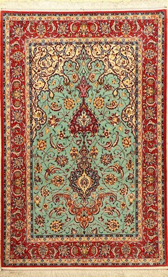 Türkisgrundiger Esfahan fein, Persien, ca. 15 Jahre alt, Korkwolle mit und auf Seide. Feiner Esfahan mit eleganten Mihrab Muster, ca. 168 x 107 cm, ...