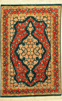 Sehr feiner Seiden Ghom "Rajabian" (Signiert), Persien, ca. 15 Jahre alt, reine Naturseide. Eleganter und dekorativer Seiden Ghom mit ...