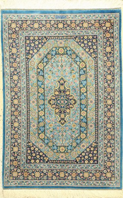 Sehr feiner Seiden Ghom "Mehdi Arsalani" (Signiert), Persien, ca. 15 Jahre alt, reine Naturseide. Hochfeiner Seiden Ghom mit himmelblauen ...