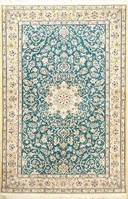 Grüner Nain fein (6 LA), Persien, ca. 15 Jahre, Korkwolle mit Seide, ca. 228 x 151 cm, hochwertige Qualität, EHZ: 1-2 (fachkundig gereinigt). ...