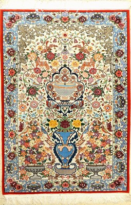 Seltener Esfahan fein (Vasen Design), Persien, ca. 15 Jahre alt, Korkwolle mit und auf Seide, ca. 160 x 112 cm, EHZ: 1-2 (fachkundig gereinigt). ...