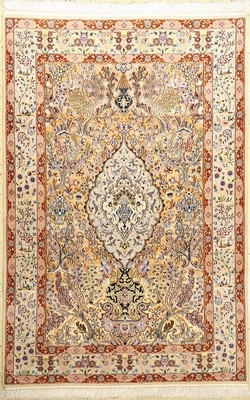 Esfahan fein (Seidengrund), Persien, ca. 15Jahre, Seide mit Korkwolle auf Seide, ca. 196 x 130 cm, EHZ: 1-2 (fachkundig gereinigt). Hochwertige ...