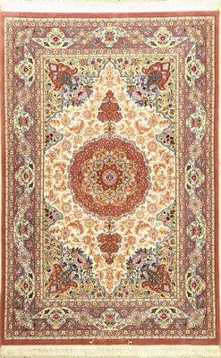 Esfahan "Eslime Nezeri Zakeri" fein (Signiert) "Seidengrund", Persien, ca. 15 Jahre alt, Korkwolle mit und auf Seide, ca. 195 x ...