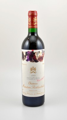 1 Flasche 1992 Chateau Mouton Rothschild, Pauillac, Premier Grand Cru Classe, ca. 75 cl, 12,5 % Vol., Füllstand: into neck, Etikett min. beschmutzt, ...