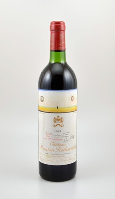 1 Flasche 1983 Chateau Mouton Rothschild, Pauillac, Premier Grand Cru Classe, ca. 75 cl, Füllstand: ca. top shoulder, Etikett l. beschmutzt, ...
