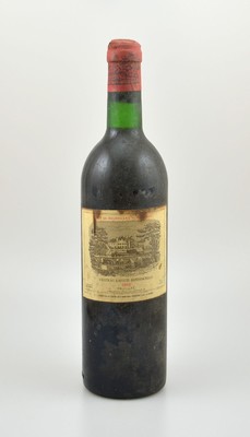 1 Flasche 1980 Chateau Lafite Rothschild, Pauillac, Premier Grand Cru Classe, ca. 75 cl, Füllstand: ca. top shoulder, Etikett stärker beschmutzt, ...