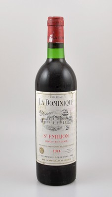 1 Flasche 1974 Chateau La Dominique, Saint-Emilion, Grand Cru Classe, ca. 73 cl, Füllstand: ca. top shoulder, Etikett l. beschmutzt, unverkostet