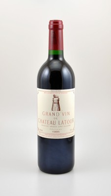 1 Flasche 1995 Chateau Latour, Pauillac, Premier Grand Cru Classe, ca. 75 cl, 12,5 % Vol., Füllstand: ca. into neck, hervorragender ...