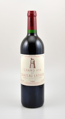 1 Flasche 1995 Chateau Latour, Pauillac, Premier Grand Cru Classe, ca. 75 cl, 12,5 % Vol., Füllstand: ca. into neck, hervorragender ...