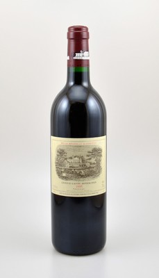 1 Flasche 1995 Chateau Lafite Rothschild, Pauillac, Premier Grand Cru Classe, ca. 75 cl, 13 % Vol., Füllstand: ca. into neck, guter ...