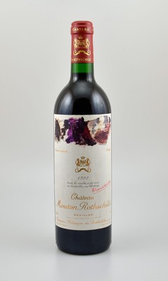 1 Flasche 1992 Chateau Mouton Rothschild, Pauillac, Premier Grand Cru Classe, ca. 75 cl, 12,5 % Vol., Füllstand: into neck, Etikett min. beschmutzt, ...