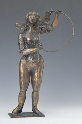 Bele Bachem, 1916-2005, Akrobatin mit Reifen, Bronzeskulptur, monogrammiert B.B., num. 19/20, ca. 35.5cm