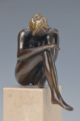 Bruno Bruni, geb. 1935 Gradara, kleine Venus, Bronzeskulptur auf weißem Marmorsockel, sign., num. 1113/1250, ca. 18x8,5 cm