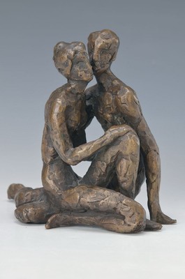 Pavel Krbalek, 1928-2015, sitzendes Paar, Bronze, sign., dat. 1982, H. ca. 18,5 cm