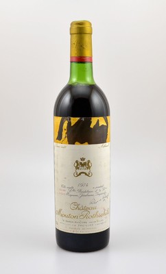 1 Flasche 1974 Chateau Mouton Rothschild, Pauillac, Premier Grand Cru Classe, ca. 73 cl, Füllstand: ca. top shoulder, Etikett l. beschmutzt, ...