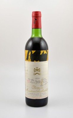 1 Flasche 1974 Chateau Mouton Rothschild, Pauillac, Premier Grand Cru Classe, ca. 73 cl, Füllstand: ca. top shoulder, Etikett l. beschmutzt, ...
