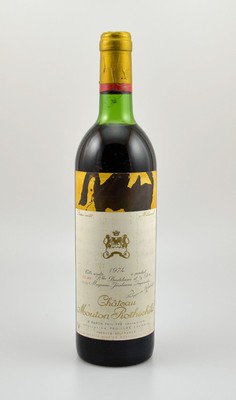 1 Flasche 1974 Chateau Mouton Rothschild, Pauillac, Premier Grand Cru Classe, ca. 73 cl, Füllstand: ca. top shoulder, Etikett l. beschmutzt, ...