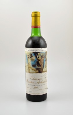 1 Flasche 1973 Chateau Mouton Rothschild, Pauillac, Premier Grand Cru Classe, ca. 73 cl, Füllstand: ca. upper mid shoulder, Etikett l. beschmutzt, ...