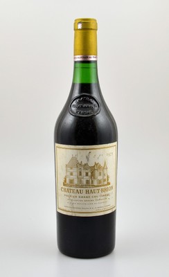 1 Flasche 1971 Chateau Haut-Brion, Pessac-Leognan, Premier Grand Cru Classe, Abstand zwischen Kapsel und Wein: ca. 2,5 cm, Etikett l. beschmutzt, ...