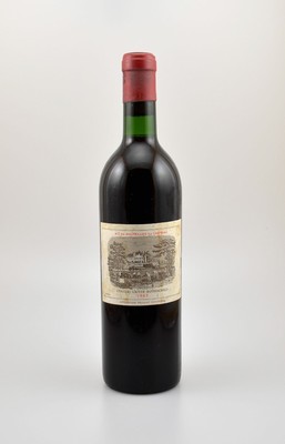 1 Flasche 1965 Chateau Lafite Rothschild, Pauillac, Premier Grand Cru Classe, Füllstand: ca. into neck, Etikett l. beschmutzt, unverkostet, ...