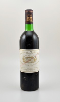 1 Flasche 1974 Chateau Margaux, Margaux, Premier Grand Cru Classe, ca. 73 cl, Füllstand: ca. top shoulder, Etikett min. beschmutzt, unverkostet, ...