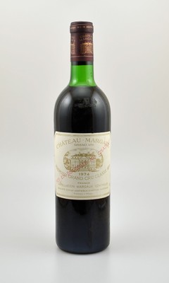 1 Flasche 1974 Chateau Margaux, Margaux, Premier Grand Cru Classe, ca. 73 cl, Füllstand: ca. top shoulder, Etikett min. beschmutzt, unverkostet, ...