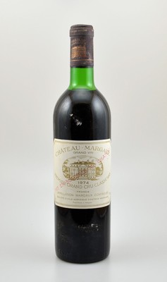 1 Flasche 1974 Chateau Margaux, Margaux, Premier Grand Cru Classe, ca. 73 cl, Füllstand: ca. upper mid shoulder, unverkostet, Provenienz: Aus einer ...