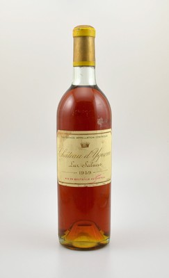 1 Flasche 1959 Chateau d'Yquem, Sauternes, Füllstand: ca. top shoulder, Etikett beschmutzt, unverkostet, Bewertung: Wine Spectator 97/100 ...