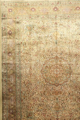 Sehr feiner Seiden Hereke (wohl Auftragsarbeit), China, ca. 40 Jahre alt, reine Naturseide, ca. 490 x 375 cm, EHZ: 2 (fachkundig gereinigt), sehr ...