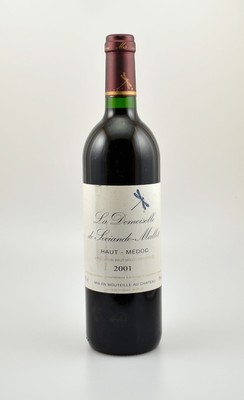 3 Flaschen 2001 La Demoiselle de Sociando Mallet, Haut-Medoc, je ca. 75 cl, 12,5 % Vol.,Füllstände: je into neck, Etiketten z.T. l. beschmutzt ...